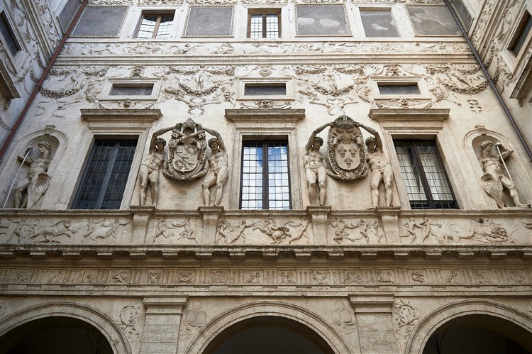 A Palazzo Spada belső udvari homlokzata Rómában